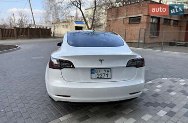 Седан Tesla Model 3 2021 в 