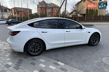 Седан Tesla Model 3 2021 в 