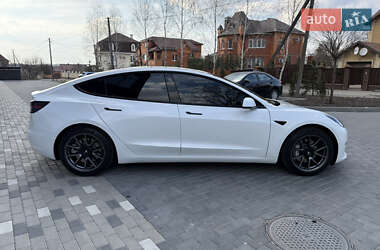 Седан Tesla Model 3 2021 в 