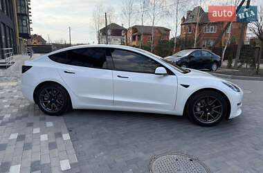 Седан Tesla Model 3 2021 в 
