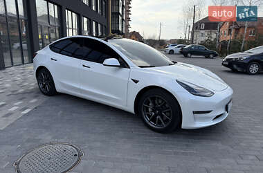 Седан Tesla Model 3 2021 в 