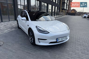 Седан Tesla Model 3 2021 в 