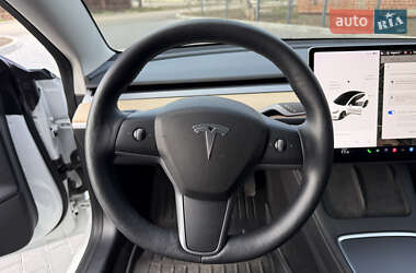 Седан Tesla Model 3 2021 в 