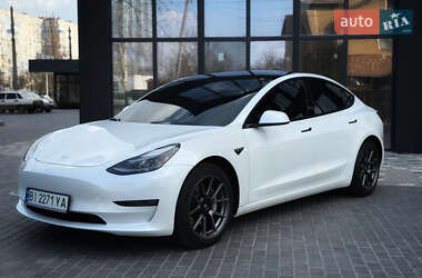Седан Tesla Model 3 2021 в 