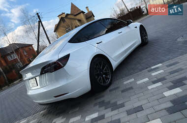 Седан Tesla Model 3 2021 в 