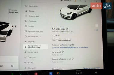 Седан Tesla Model 3 2021 в 