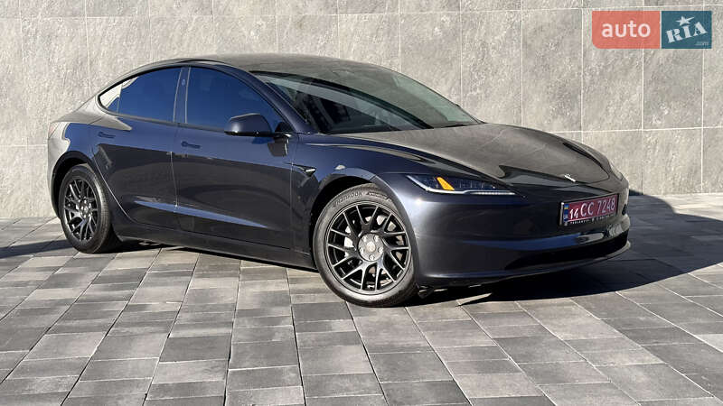 Седан Tesla Model 3 2024 в 