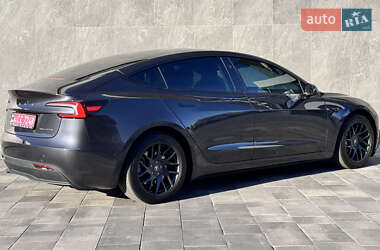 Седан Tesla Model 3 2024 в 
