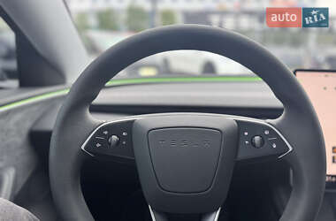 Седан Tesla Model 3 2024 в 