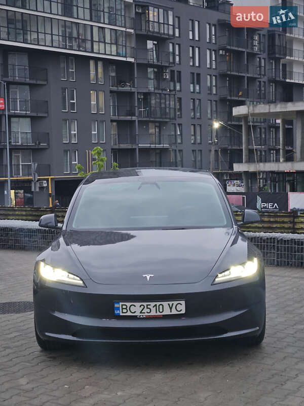 Седан Tesla Model 3 2024 в Львове