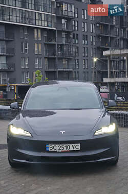 Седан Tesla Model 3 2024 в 