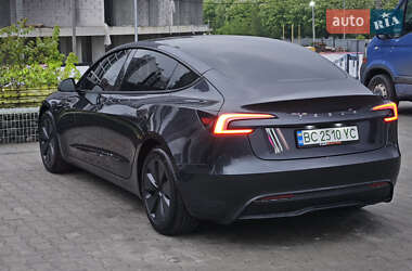 Седан Tesla Model 3 2024 в 