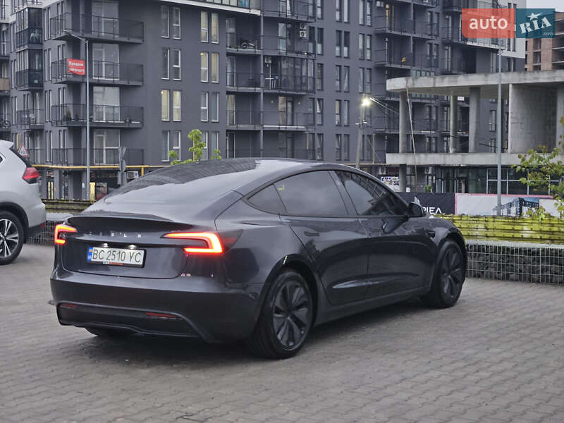 Седан Tesla Model 3 2024 в Львове