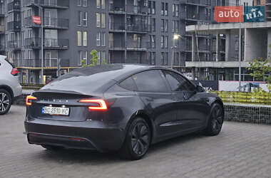 Седан Tesla Model 3 2024 в 