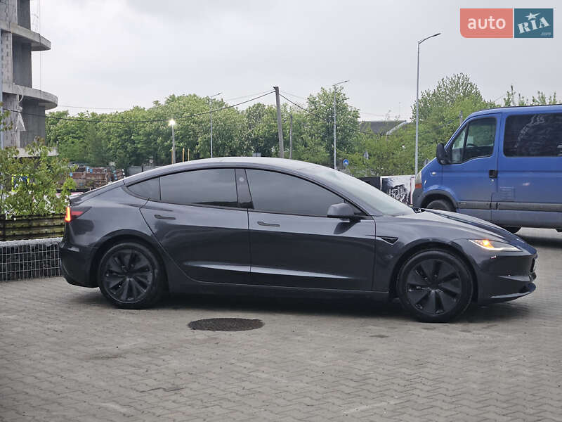 Седан Tesla Model 3 2024 в Львове