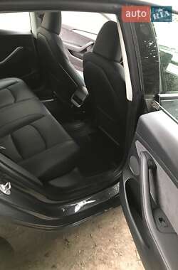 Седан Tesla Model 3 2023 в 