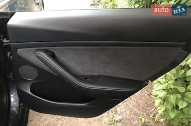 Седан Tesla Model 3 2023 в 