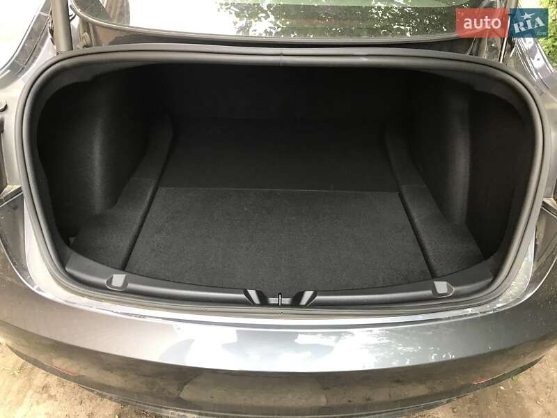 Седан Tesla Model 3 2023 в Рівному