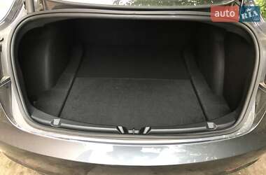 Седан Tesla Model 3 2023 в 