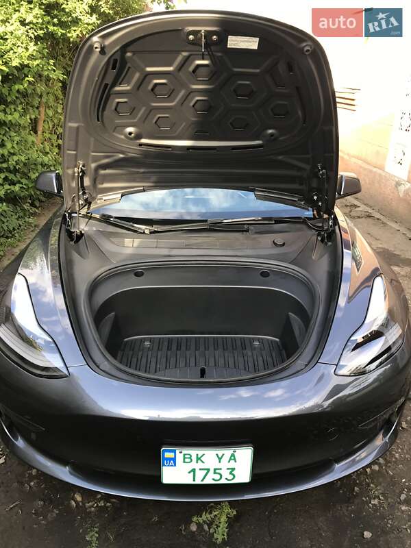 Седан Tesla Model 3 2023 в Рівному
