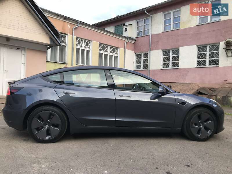 Седан Tesla Model 3 2023 в Рівному