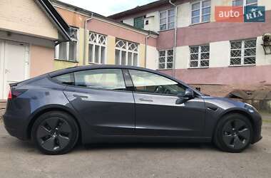 Седан Tesla Model 3 2023 в 