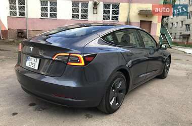 Седан Tesla Model 3 2023 в 