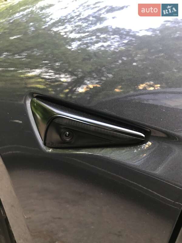 Седан Tesla Model 3 2023 в Рівному