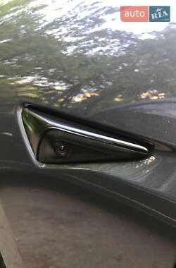 Седан Tesla Model 3 2023 в 