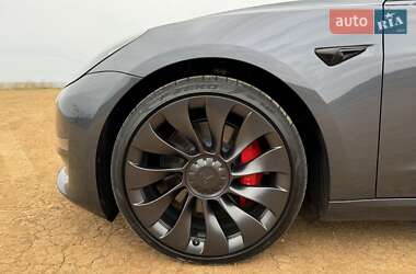 Седан Tesla Model 3 2023 в 