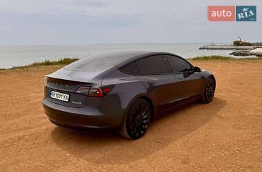 Седан Tesla Model 3 2023 в 