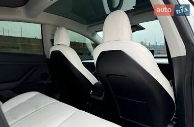 Седан Tesla Model 3 2023 в 