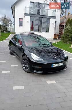 Седан Tesla Model 3 2018 в Львове