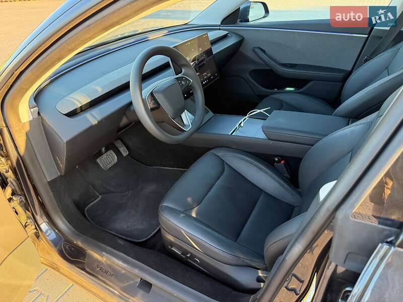 Седан Tesla Model 3 2024 в Луцке