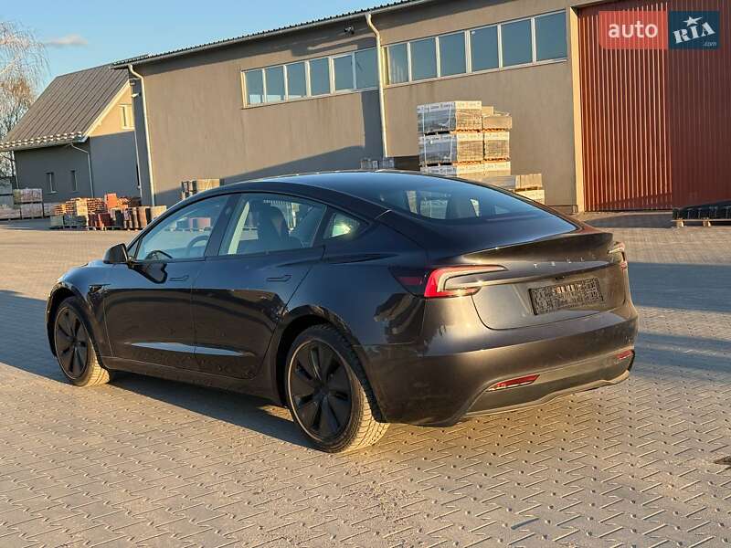 Седан Tesla Model 3 2024 в Луцке