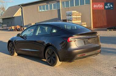 Седан Tesla Model 3 2024 в 