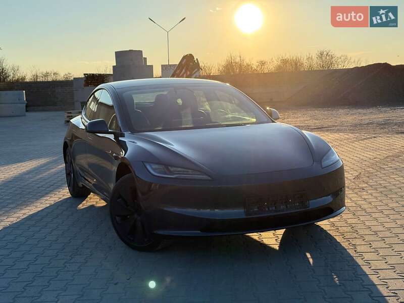 Седан Tesla Model 3 2024 в Луцке