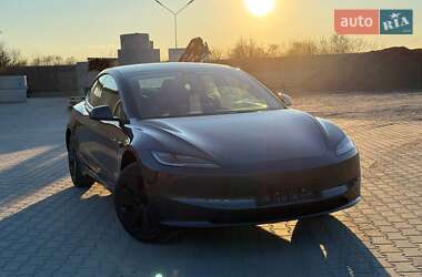 Седан Tesla Model 3 2024 в 