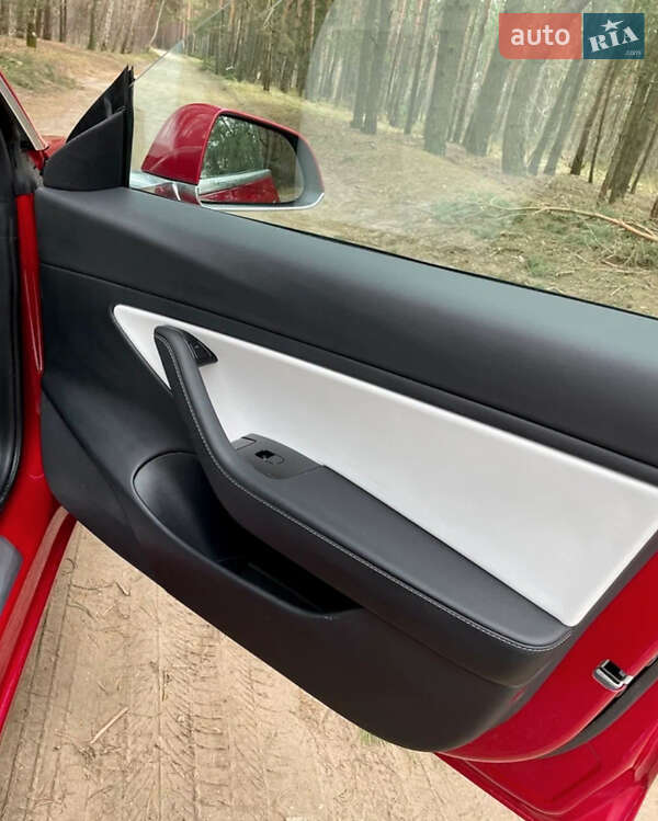 Седан Tesla Model 3 2018 в Тернополе