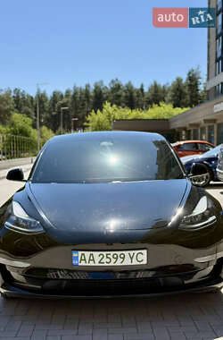 Седан Tesla Model 3 2021 в 