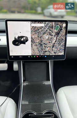 Седан Tesla Model 3 2019 в 