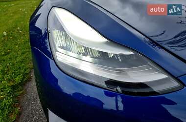 Седан Tesla Model 3 2020 в 