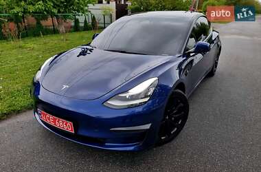 Седан Tesla Model 3 2020 в 