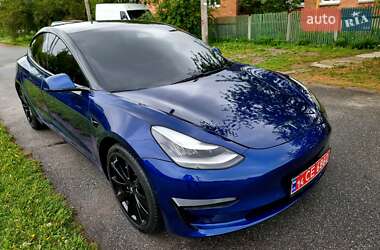 Седан Tesla Model 3 2020 в 