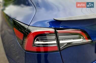 Седан Tesla Model 3 2020 в 