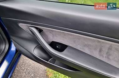 Седан Tesla Model 3 2020 в 