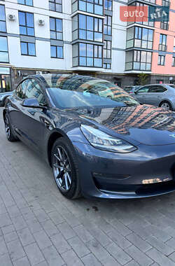 Седан Tesla Model 3 2022 в 