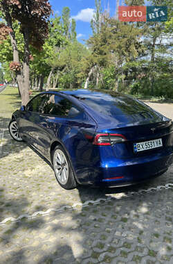 Седан Tesla Model 3 2022 в 