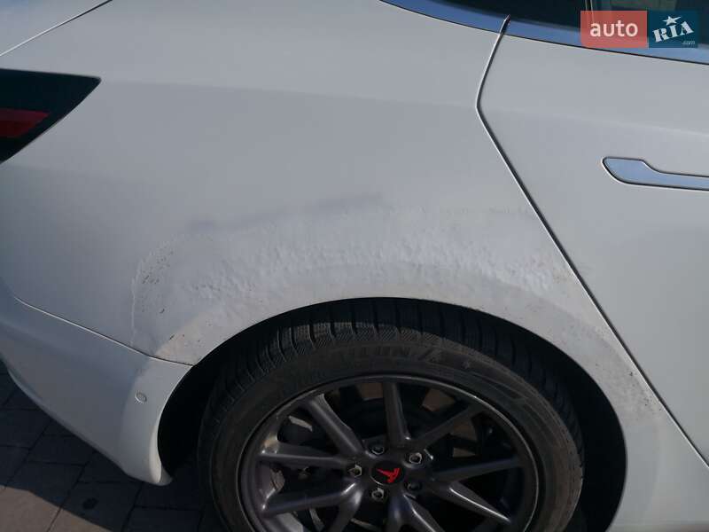 Седан Tesla Model 3 2019 в Львове