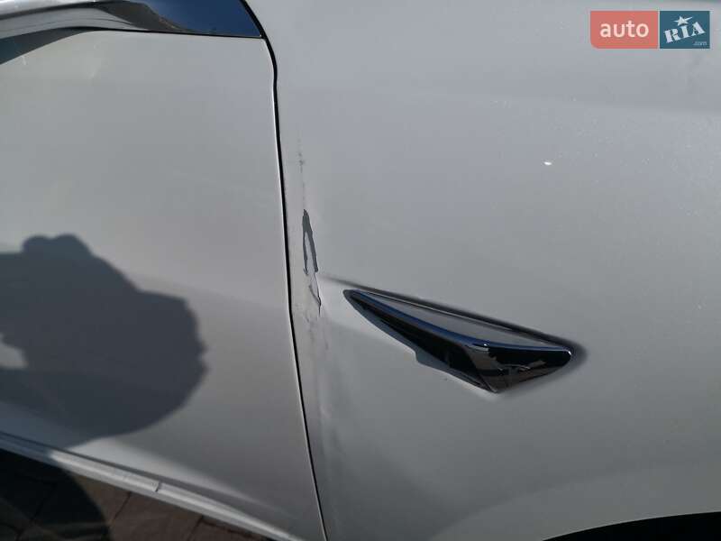 Седан Tesla Model 3 2019 в Львове